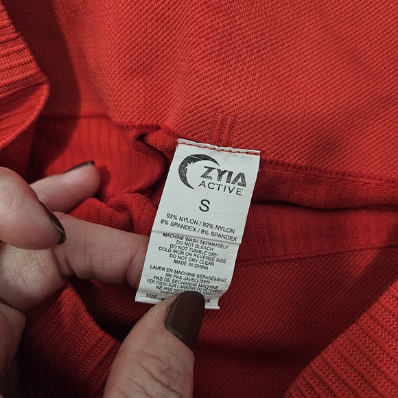 ZYIA Active Red Ribbed Top - Picture 4 of 5